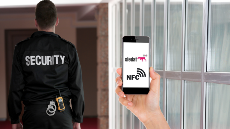 varnostnik z mobilno aplikacijo Sledat NFC za beleženje varnostnih obhodov